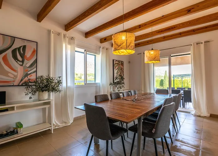 Vila Spacious For 10 With Private Pool