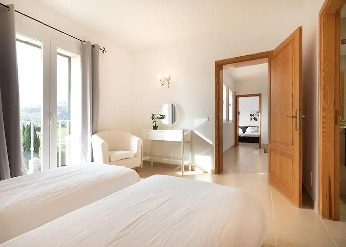 Spacious For 10 With Private Pool Vila *