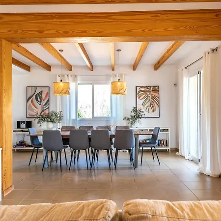 Spacious For 10 With Private Pool Порт-де-Польєнса