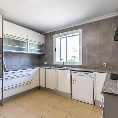 Вілла Spacious For 10 With Private Pool Порт-де-Польєнса