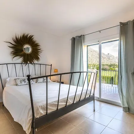 Spacious For 10 With Private Pool