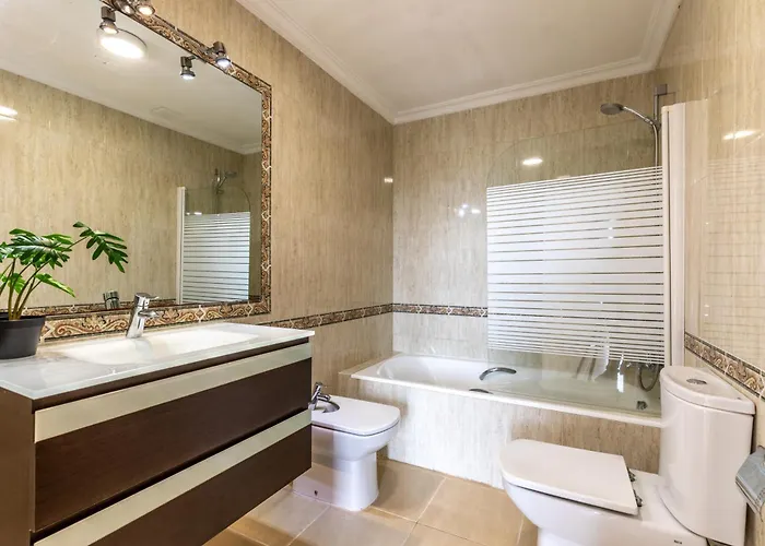 Вілла Spacious For 10 With Private Pool Порт-де-Польєнса